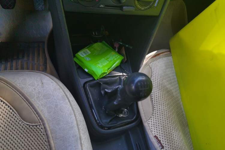 Used Volkswagen Jetta 2013 1.6L Manual Fashion Edition Gear Lever