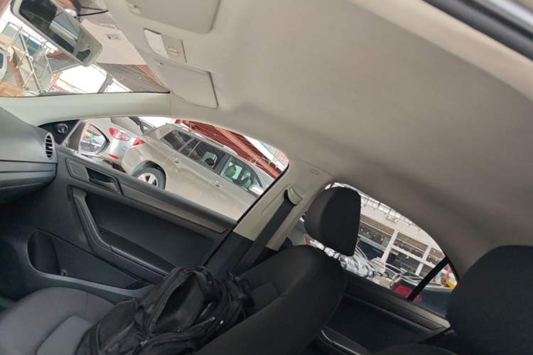 Used Volkswagen Jetta 2013 1.6L Automatic Fashion Model Headliner