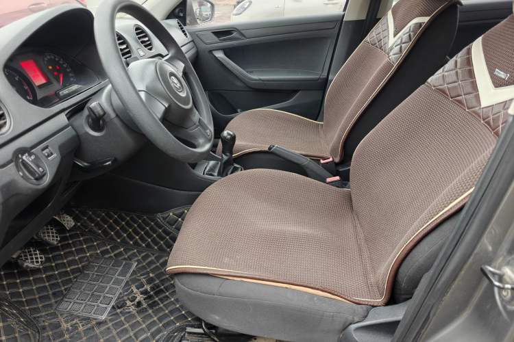 Used Volkswagen Jetta 2013 1.6L Manual Fashion Edition Interior 3