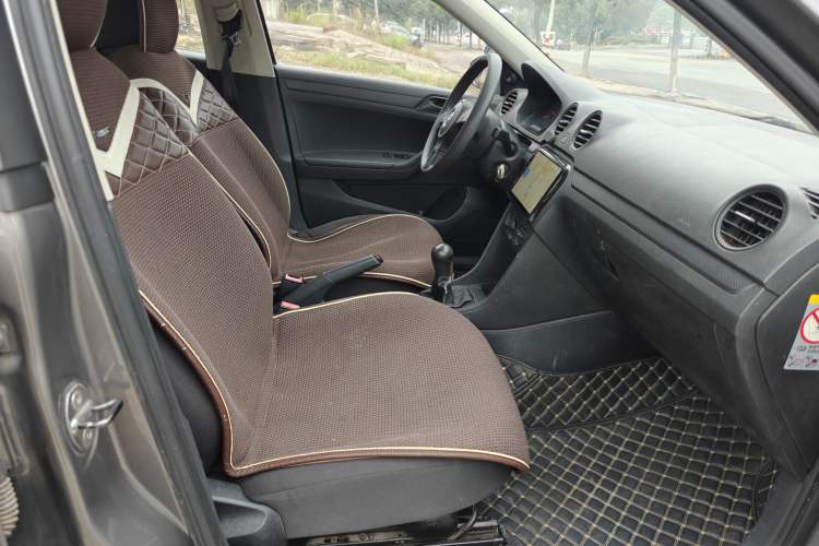 Used Volkswagen Jetta 2013 1.6L Manual Fashion Edition Interior 4