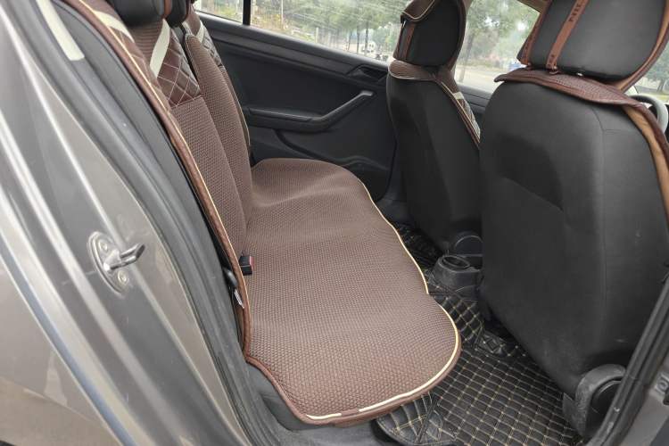 Used Volkswagen Jetta 2013 1.6L Manual Fashion Edition Interior 5