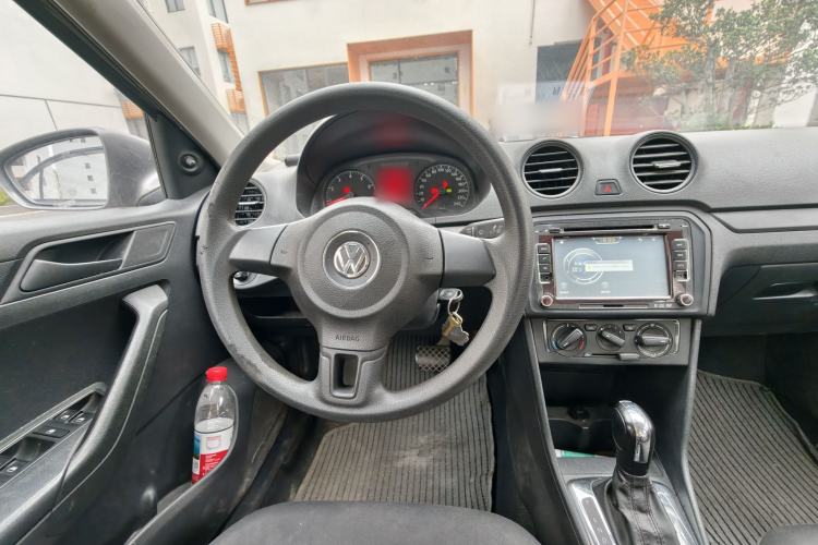 Used Volkswagen Jetta 2013 1.6L Automatic Fashion Model Interior 5