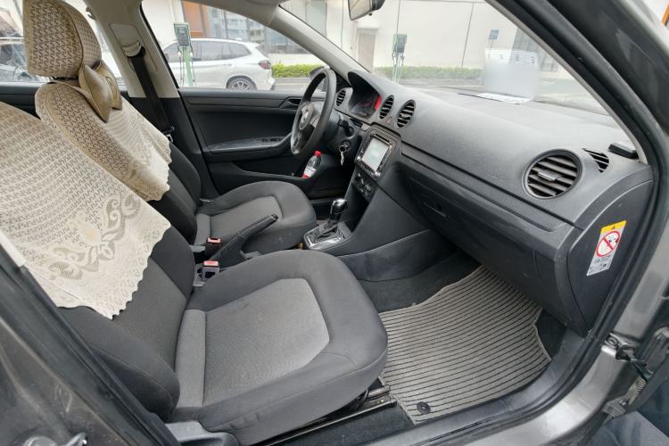 Used Volkswagen Jetta 2013 1.6L Automatic Fashion Model Interior 6
