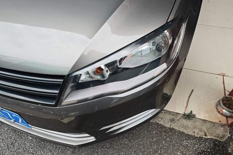 Used Volkswagen Jetta 2013 1.6L Automatic Fashion Model Left Front Headlight