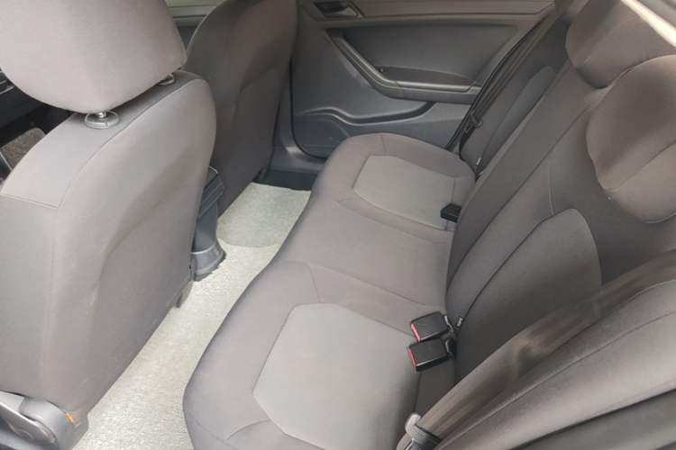 Used Volkswagen Jetta 2013 1.6L Automatic Fashion Model Left Rear Seat