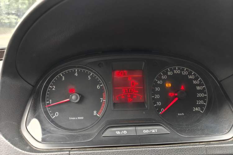 Used Volkswagen Jetta 2013 1.6L Manual Fashion Edition Odometer Close Up