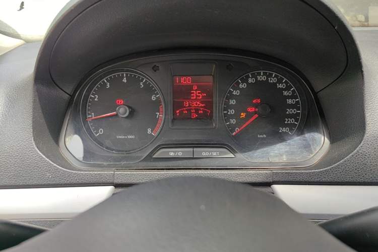Used Volkswagen Jetta 2013 1.4L Manual Comfort Model Odometer Close Up
