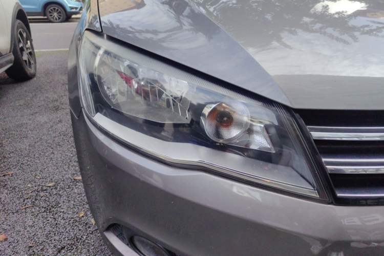 Used Volkswagen Jetta 2013 1.6L Manual Comfort Model Right Front Headlight