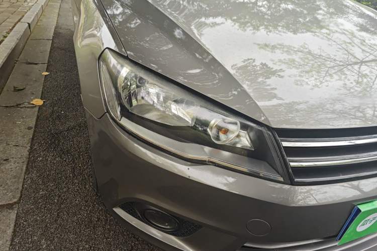 Used Volkswagen Jetta 2013 1.6L Automatic Comfort Model Right Front Headlight