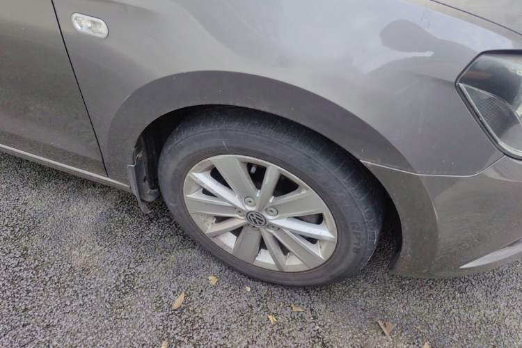 Used Volkswagen Jetta 2013 1.6L Manual Comfort Model Right Front Wheel Hub