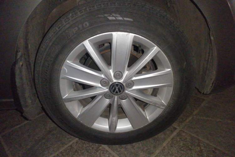 Used Volkswagen Jetta 2013 1.6L Automatic Comfort Model Right Front Wheel Hub