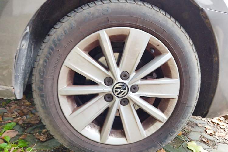 Used Volkswagen Jetta 2013 1.6L Automatic Comfort Model Right Front Wheel Hub