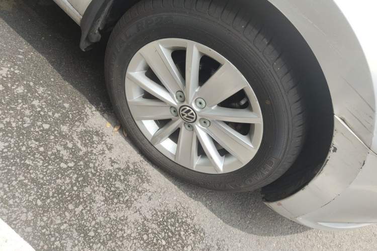 Used Volkswagen Jetta 2013 1.6L Automatic Comfort Model Right Front Wheel Hub