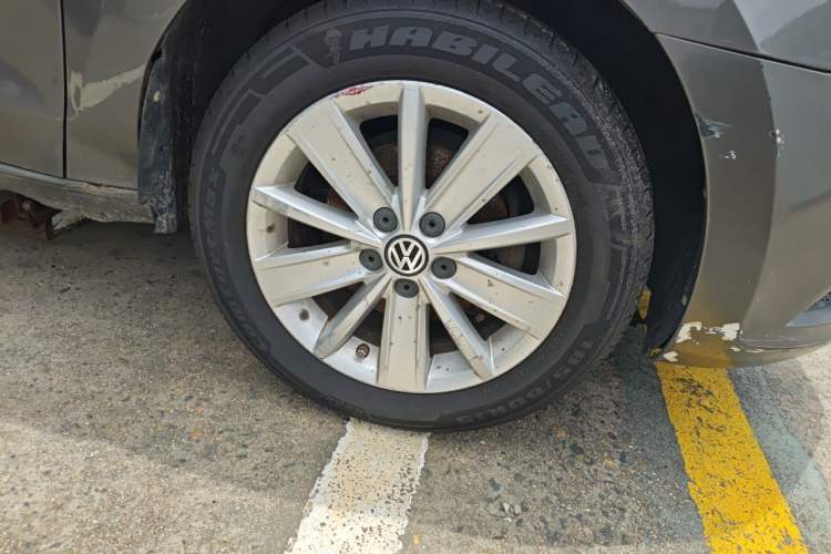 Used Volkswagen Jetta 2013 1.6L Manual Comfort Model Right Front Wheel Hub