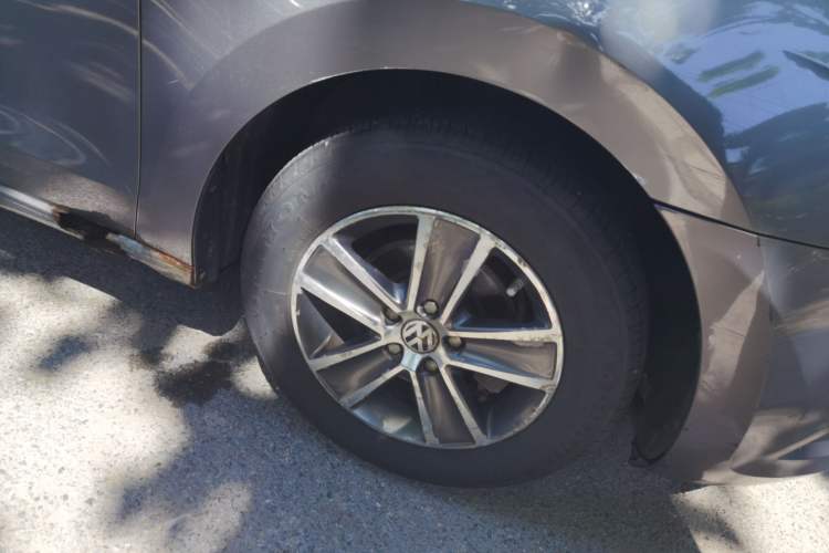 Used Volkswagen Jetta 2013 1.6L Manual Fashion Edition Right Front Wheel Hub