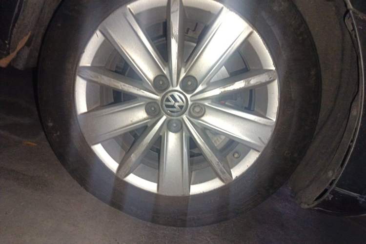 Used Volkswagen Jetta 2013 1.6L Manual Comfort Model Right Front Wheel Hub
