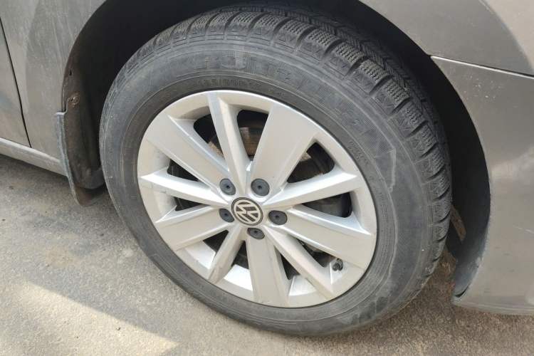 Used Volkswagen Jetta 2013 1.6L Manual Comfort Model Right Front Wheel Hub