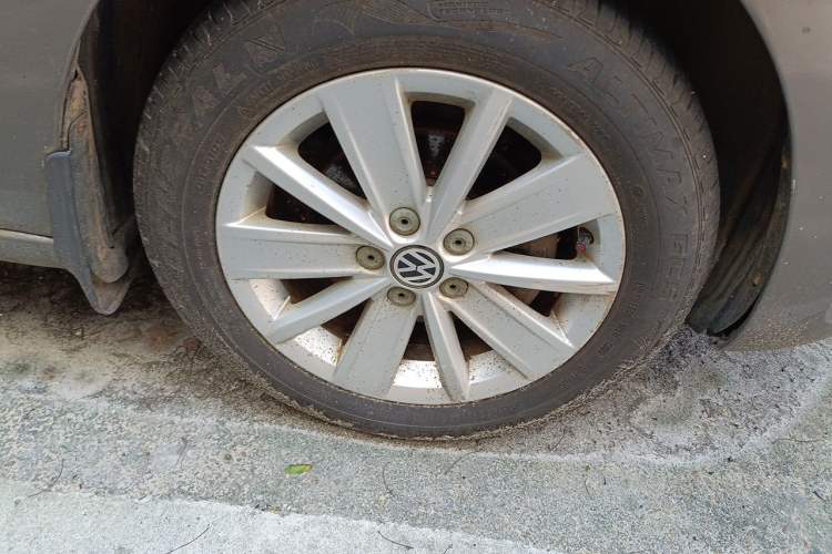 Used Volkswagen Jetta 2013 1.4L Manual Comfort Model Right Front Wheel Hub