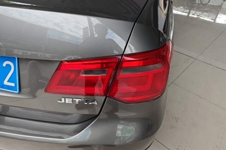Used Volkswagen Jetta 2013 1.6L Automatic Fashion Model Right Rear Taillight