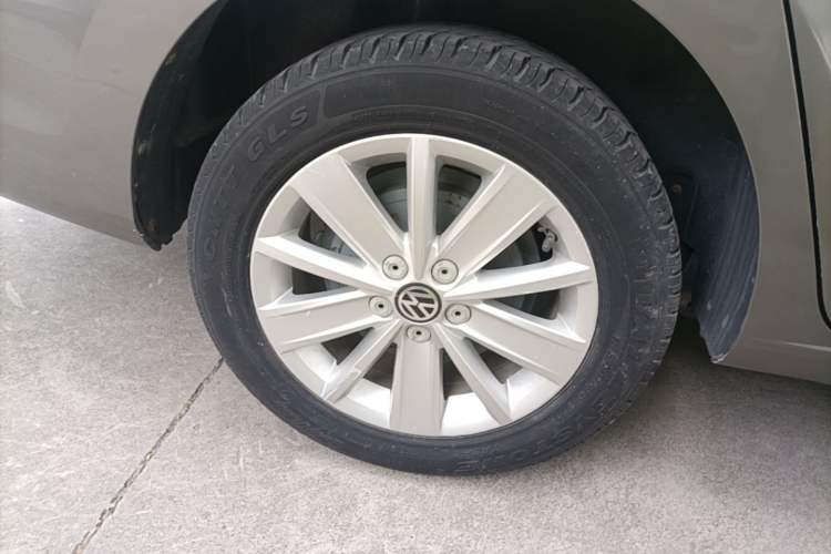 Used Volkswagen Jetta 2013 1.6L Manual Comfort Model Right Rear Wheel Hub