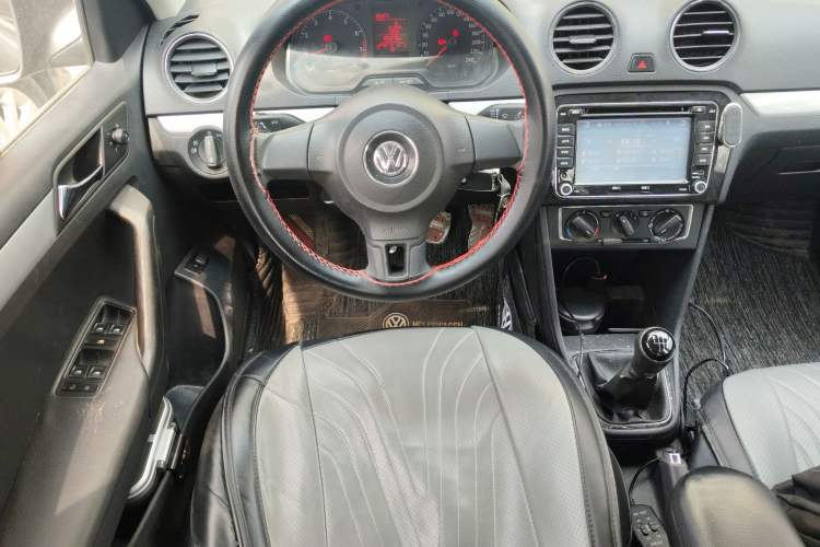 Used Volkswagen Jetta 2013 1.6L Manual Comfort Model Steering Wheel