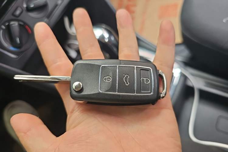 Used Volkswagen Jetta 2013 1.6L Automatic Fashion Model Vehicle Key