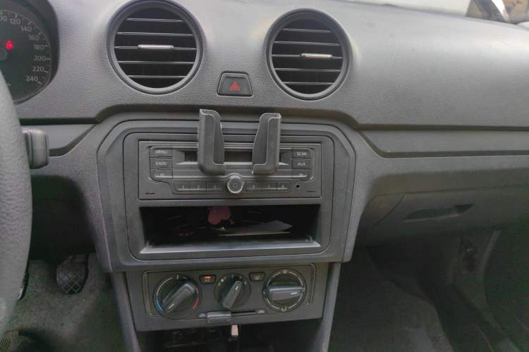Used Volkswagen Jetta 2013 1.4L Manual Fashion Model Audio And AC Panel