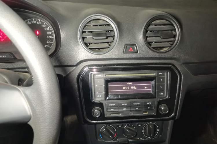 Used Volkswagen Jetta 2013 1.6L Manual Fashion Edition Audio And AC Panel