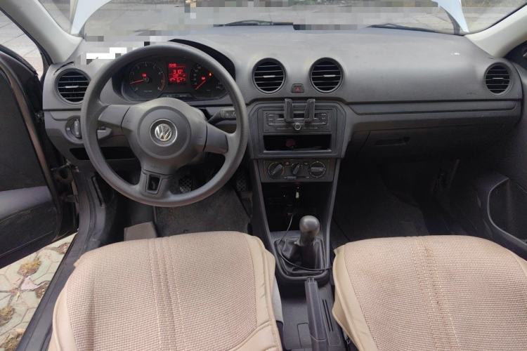 Used Volkswagen Jetta 2013 1.4L Manual Fashion Model Center Console