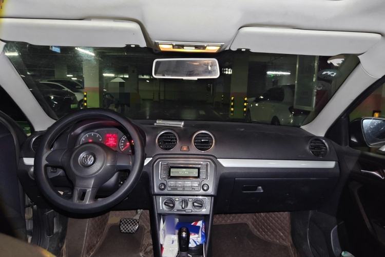 Used Volkswagen Jetta 2013 1.6L Automatic Comfort Model Center Console