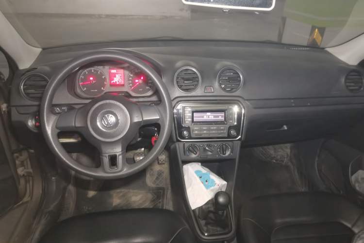 Used Volkswagen Jetta 2013 1.6L Manual Fashion Edition Center Console