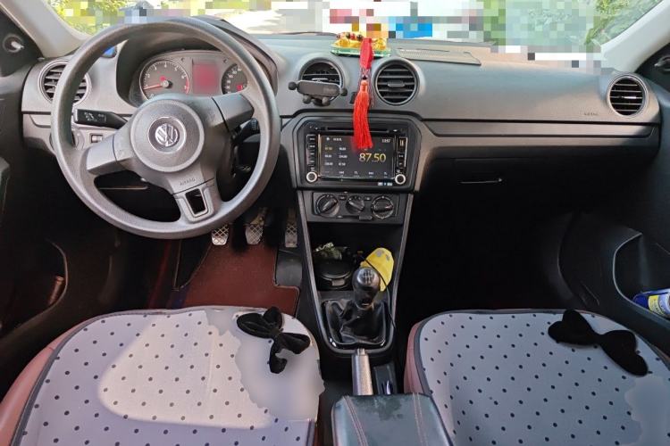 Used Volkswagen Jetta 2013 1.6L Manual Fashion Edition Center Console
