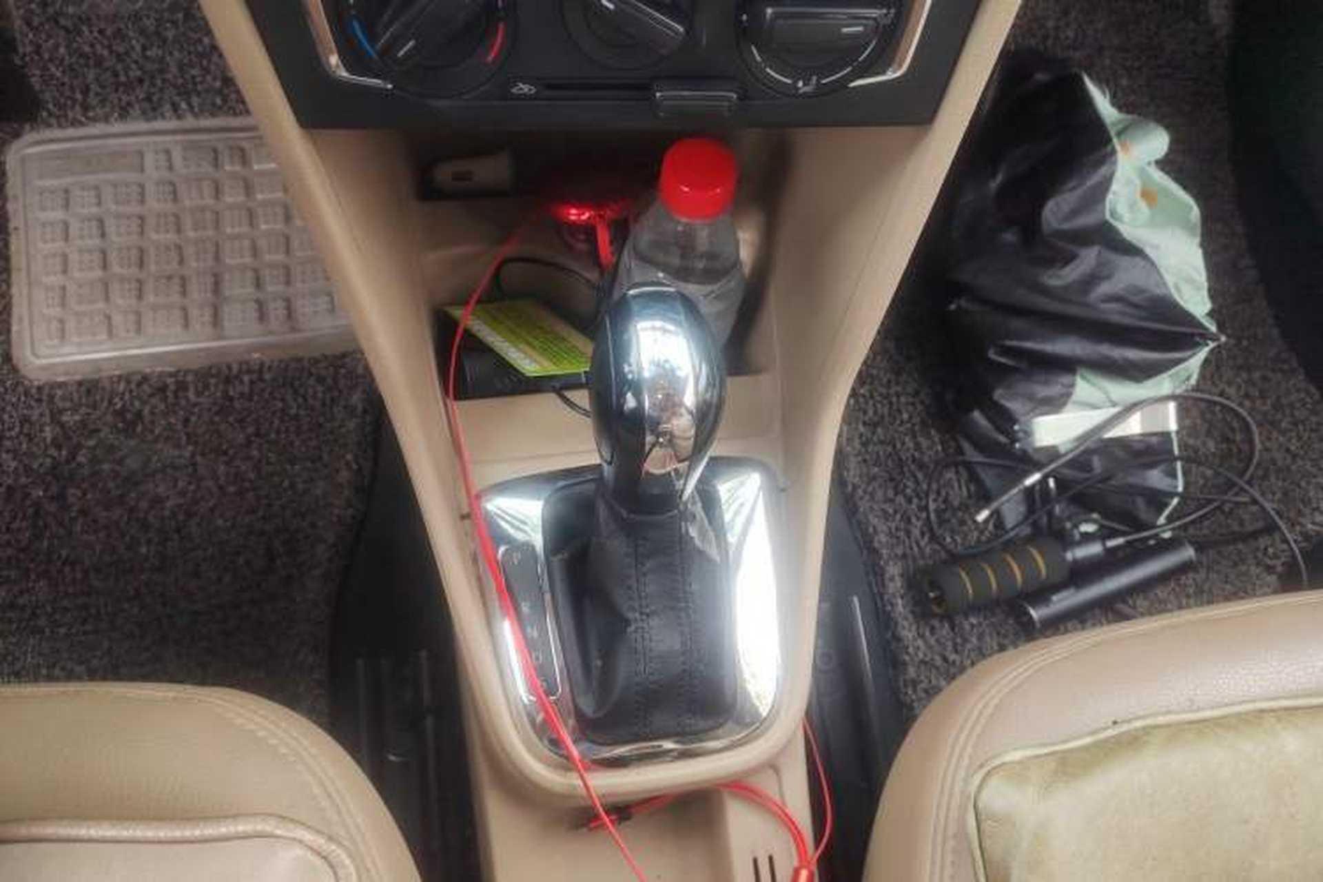 Used Volkswagen Jetta 2013 1.6L Automatic Comfort Model Gear Lever