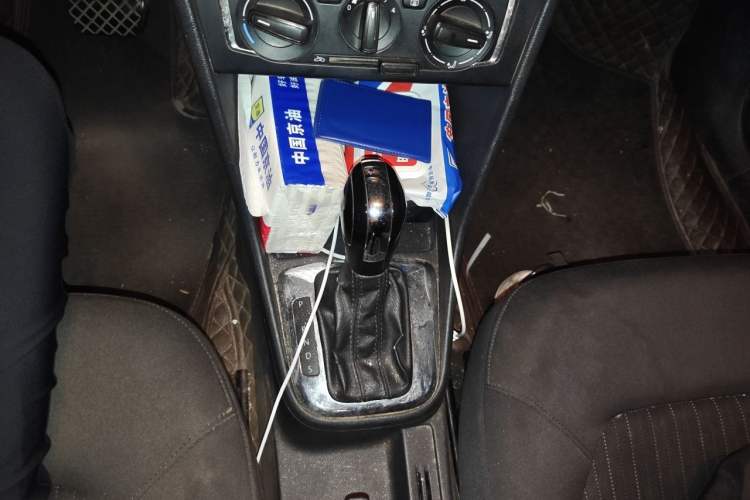 Used Volkswagen Jetta 2013 1.6L Automatic Comfort Model Gear Lever