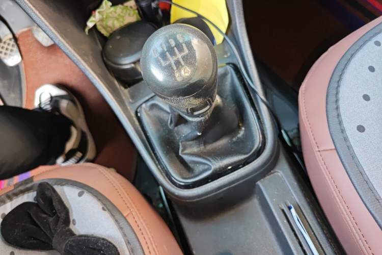 Used Volkswagen Jetta 2013 1.6L Manual Fashion Edition Gear Lever