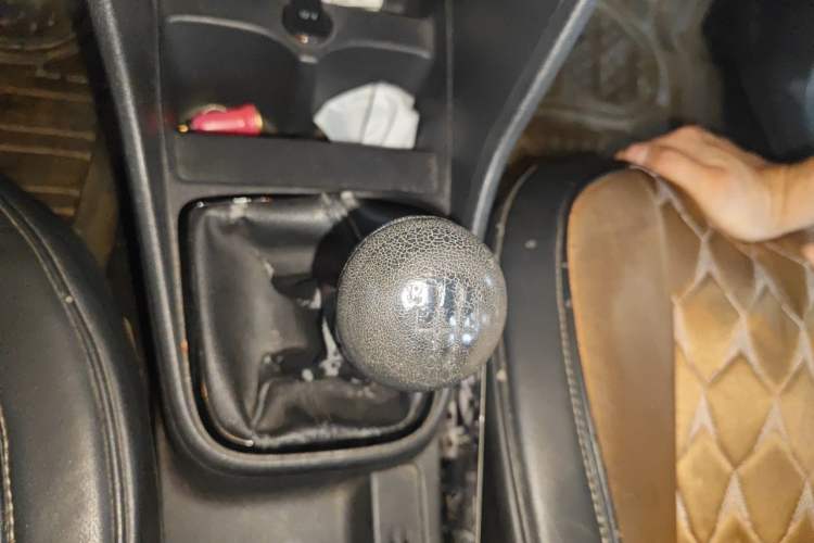 Used Volkswagen Jetta 2013 1.6L Manual Fashion Edition Gear Lever
