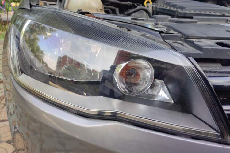 Used Volkswagen Jetta 2013 1.4L Manual Fashion Model Right Front Headlight