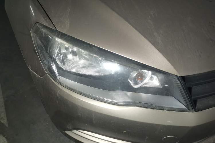 Used Volkswagen Jetta 2013 1.6L Manual Fashion Edition Right Front Headlight