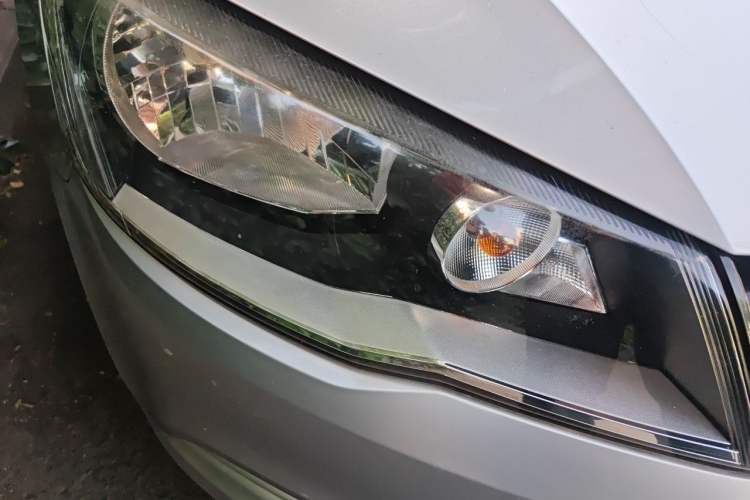 Used Volkswagen Jetta 2013 1.6L Manual Fashion Edition Right Front Headlight
