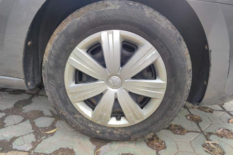 Used Volkswagen Jetta 2013 1.4L Manual Fashion Model Right Front Wheel Hub