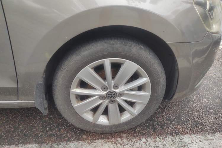 Used Volkswagen Jetta 2013 1.6L Automatic Comfort Model Right Front Wheel Hub