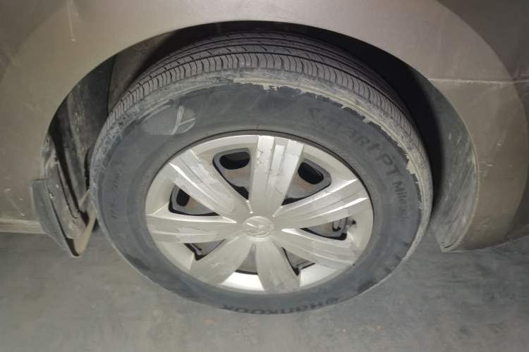 Used Volkswagen Jetta 2013 1.6L Manual Fashion Edition Right Front Wheel Hub