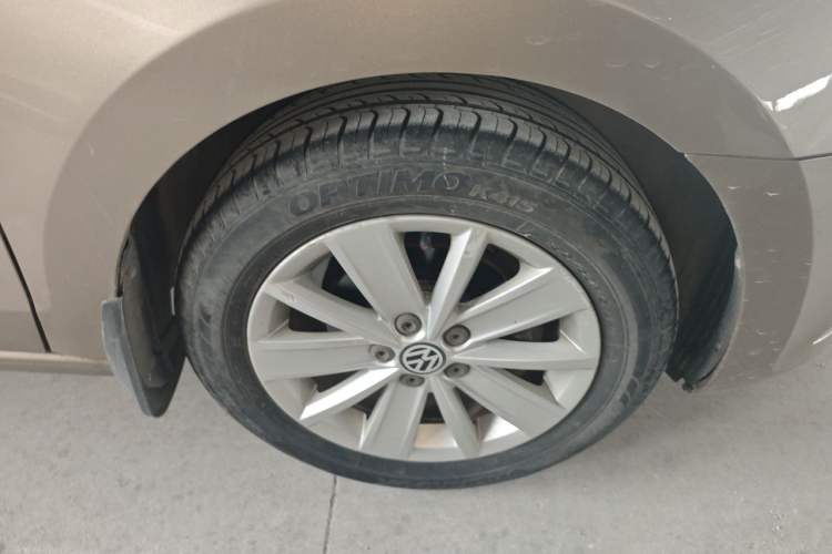 Used Volkswagen Jetta 2013 1.6L Manual Comfort Model Right Front Wheel Hub