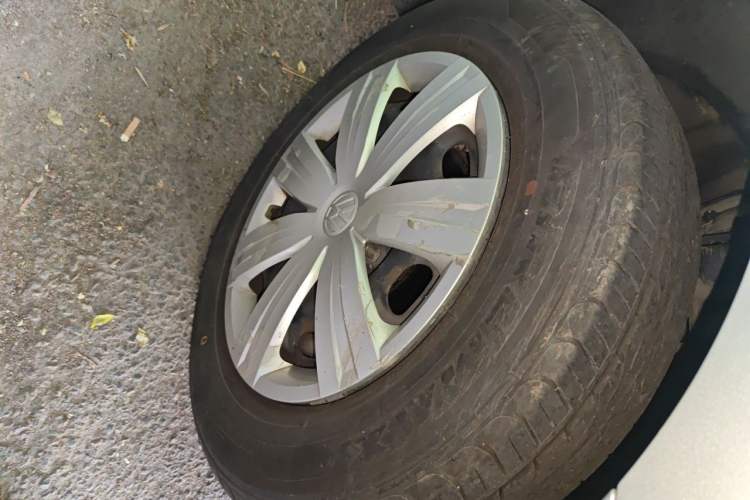 Used Volkswagen Jetta 2013 1.6L Manual Fashion Edition Right Front Wheel Hub
