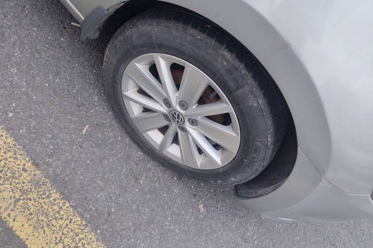 Used Volkswagen Jetta 2013 1.6L Manual Comfort Model Right Front Wheel Hub