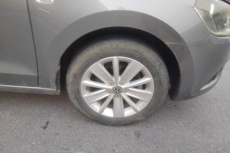 Used Volkswagen Jetta 2013 1.6L Manual Comfort Model Right Front Wheel Hub