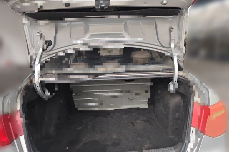 Used Volkswagen Jetta 2013 1.6L Manual Fashion Edition Trunk