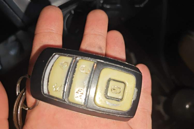 Used Volkswagen Jetta 2013 1.6L Manual Fashion Edition Vehicle Key