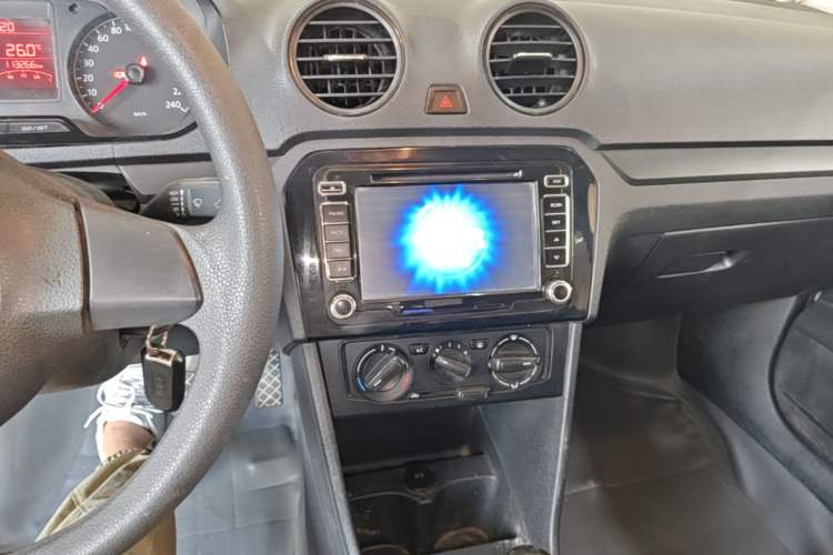 Used Volkswagen Jetta 2013 1.4L Manual Fashion Model Audio And AC Panel