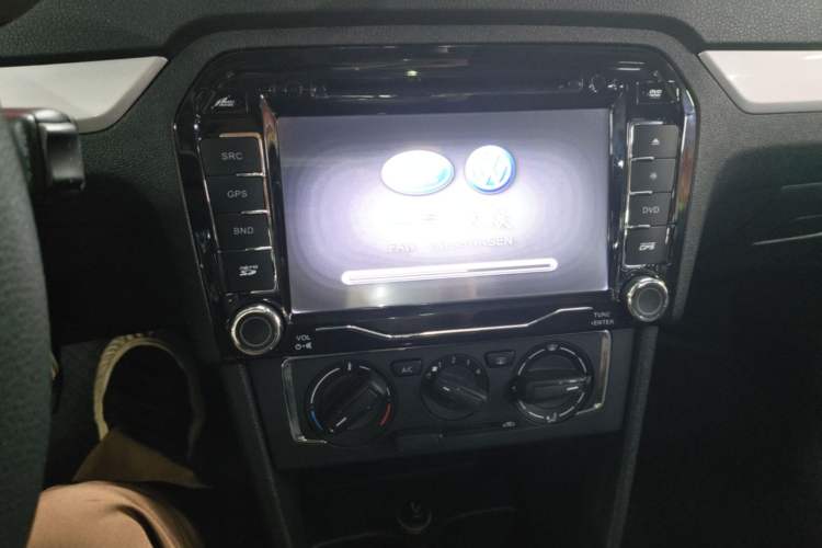 Used Volkswagen Jetta 2013 1.6L Manual Comfort Model Audio And AC Panel